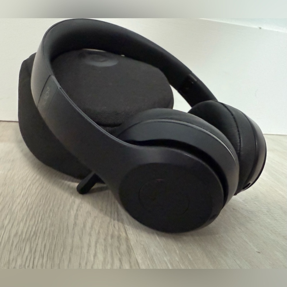 Beats Solo3 Wireless On Ear Headphones Matte Black Bluetooth Noise Cancelling